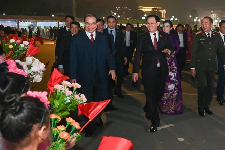 Nguyên Tổng Bí thư Nông Đức Mạnh, Chủ tịch Quốc hội Vương Đình Huệ và các đại biểu dự lễ kỷ niệm.