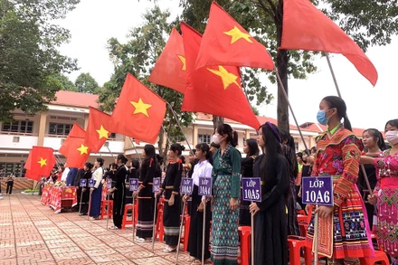 Học sinh Trường Trung học phổ thông dân tộc nội trú Nơ Trang Lơng, tỉnh Đắk Lắk dự lễ khai giảng năm học mới 2022-2023.