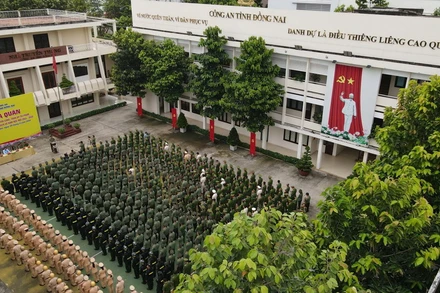 Quang cảnh buổi lễ ra quân.