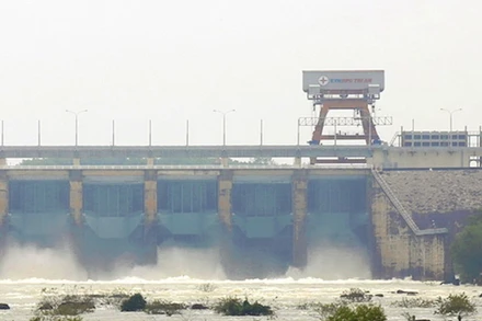 Thủy điện Trị An tăng lượng xả nước qua tràn.