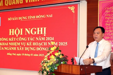 Chủ tịch Ủy ban nhân dân tỉnh Đồng Nai Võ Tấn Đức đề nghị tập trung tháo gỡ dứt điểm vướng mắc các dự án bất động sản. 