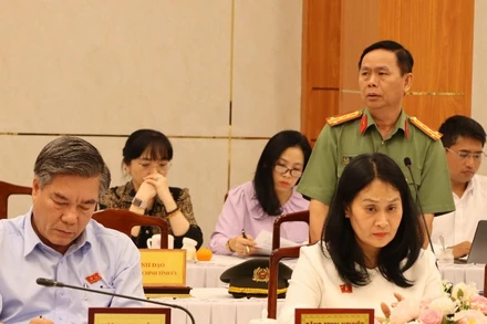 Đại tá Trần Tiến Đạt, Phó Giám đốc Công an tỉnh Đồng Nai, báo cáo về tình hình an ninh trật tự quý I/2025.