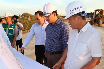Lãnh đạo Ủy ban nhân dân tỉnh Đồng Nai kiểm tra tiến độ một dự án trọng điểm trên địa bàn huyện Long Thành.