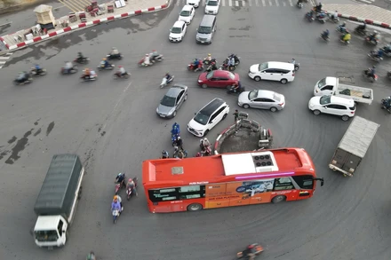 Nút giao Cổng 11 trở thành nổi ám ảnh về ùn tắc và nguy cơ tai nạn giao thông của người dân mỗi khi lưu thông qua đây. 