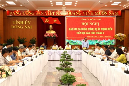 Quang cảnh buổi làm việc.