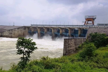 Hồ Thủy điện Trị An trong một lần xả tràn.