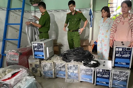 Lực lượng Công an huyện Long Thành thu giữ 13 máy hàn tại phòng trọ của Tân.