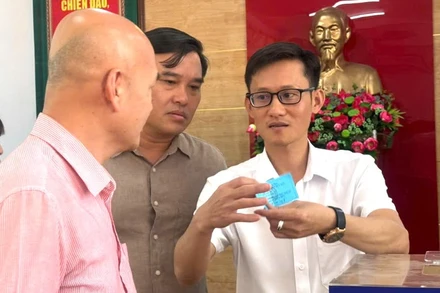 Người dân bốc thăm nhận suất tái định cư dự án cao tốc Biên Hòa-Vũng Tàu.