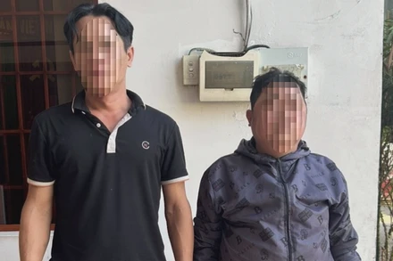 Hai đối tượng đổ thuốc sâu xuống sông Đồng Nai để đánh bắt hải sản.