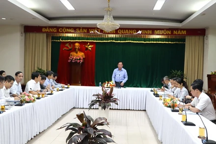 Quang cảnh buổi làm việc.