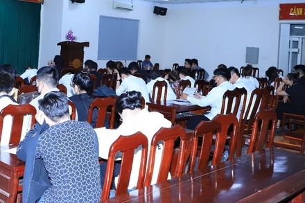 Các đối tượng Công ty Lộc Phúc tại Cơ quan điều tra.