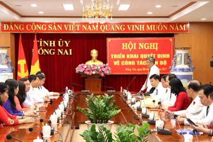 Phó Bí thư Thường trực Tỉnh ủy Đồng Nai Hồ Thanh Sơn cho biết, đến nay có 17 cán bộ thuộc diện Ban Thường vụ Tỉnh ủy Đồng Nai quản lý tự nguyện xin nghỉ hưu trước tuổi.