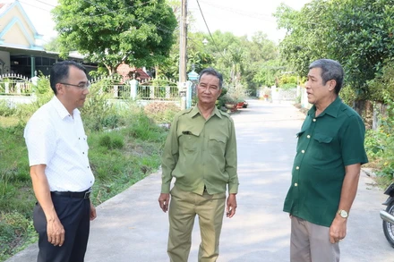 Người dân thuộc diện di dời dự án đường vành đai 3, đoạn thuộc xã Vĩnh Thanh, huyện Nhơn Trạch (tỉnh Đồng Nai) bắt đầu nhận tiền bồi thường.