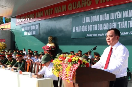 Đồng chí Võ Tấn Đức, Phó Bí thư Tỉnh ủy, Chủ tịch Ủy ban nhân dân tỉnh Đồng Nai phát biểu chỉ đạo tại lễ ra quân huấn luyện năm 2025 và phát động phong trào thi đua "Thần tốc-quyết thắng".