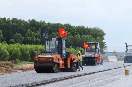 Tỉnh Đồng Nai đang nỗ lực đẩy nhanh các dự án trọng điểm, góp phần thúc đẩy tăng trưởng 10%.