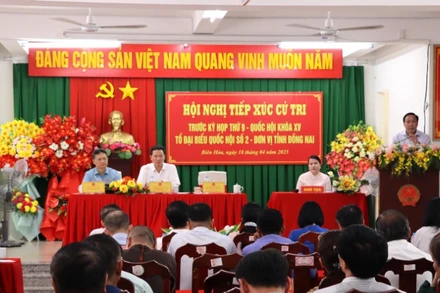 Đoàn đại biểu Quốc hội tỉnh Đồng Nai tiếp xúc cử tri tại thành phố Biên Hòa.