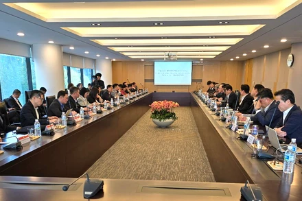 Quang cảnh buổi làm việc của Đoàn công tác tỉnh Đồng Nai với lãnh đạo Tập đoàn Hyosung.