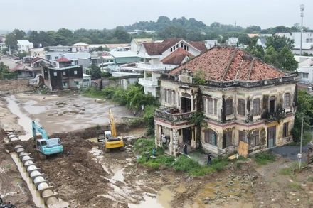 Nhiều ý kiến đề nghị cần tính toán phương án bảo tồn căn biệt thự cổ 100 năm tuổi.