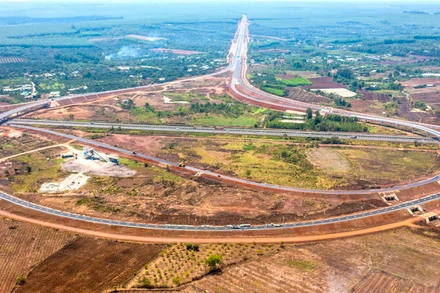 Đồng Nai đang được ví như "bung binh" giao thông của vùng Đông Nam Bộ.