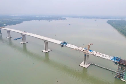 Cầu Nhơn Trạch trên tuyến đường Vành đai 3, nối giữa tỉnh Đồng Nai và Thành phố Hồ Chí Minh.