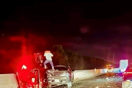 Hiện trường vụ tai nạn liên hoàn giữa bốn xe ô-tô.