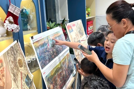 Học sinh Trung tâm ngoại ngữ và tin học Astra hào hứng trải nghiệm hai phụ san của Báo Nhân Dân.