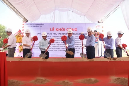 Lãnh đạo tỉnh Đồng Nai và huyện Long Thành thực hiện nghi thức khởi công Khu tái định cư Long Phước.