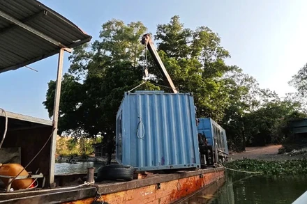 Tháo dỡ các kiểu nhà bungalow trên đảo Đồng Trường.