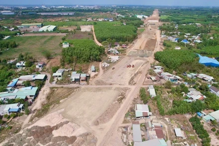 Cao tốc Biên Hòa-Vũng Tàu, đoạn qua địa bàn huyện Long Thành đã được tỉnh Đồng Nai hoàn thành bàn giao mặt bằng nhưng thi công ì ạch.