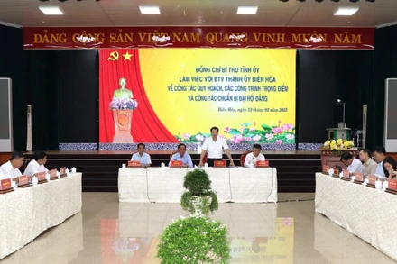 Quang cảnh buổi làm việc.