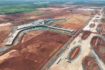 Dự án xây dựng sân bay Long Thành đang được đẩy nhanh tiến độ, dự kiến tháng 9 năm 2026 đưa vào khai thác giai đoạn 1. Quy hoạch tỉnh Đồng Nai lần này xác định lấy sân bay Long Thành làm trung tâm động lực mới cho phát triển đột phá.