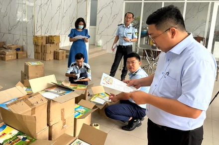 Lực lượng chức năng phát hiện hơn 33.800 cuốn sách có dấu hiệu giả mạo Nhà xuất bản Giáo dục Việt Nam.