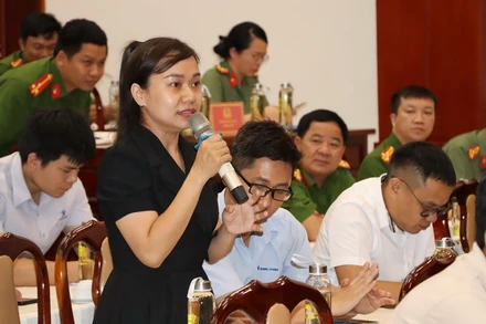 Đại diện một doanh nghiệp nêu ý kiến tại buổi đối thoại.