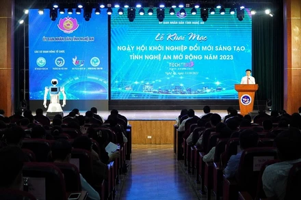 Toàn cảnh buổi lễ.