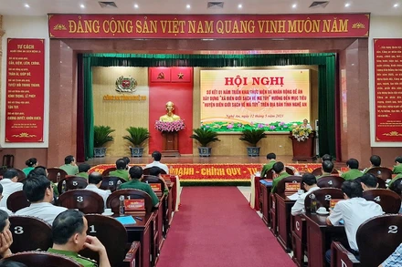 Toàn cảnh hội nghị.