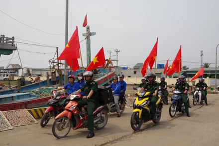 Tổ chức tuyên truyền lưu động về phòng, chống IUU.