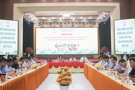 Diễn đàn nâng cao hiệu quả công tác xúc tiến thương mại, kết nối cung-cầu, hỗ trợ tiêu thụ sản phẩm khu vực kinh tế tập thể, hợp tác xã. Ảnh: PT 