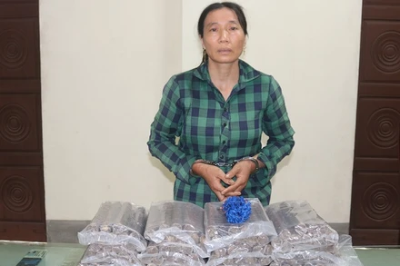 Đối tượng Nguyễn Thị Thủy và tang vật liên quan.