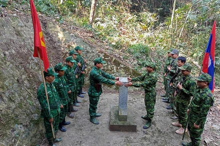 Hai bên kiểm tra hệ thống cột mốc quốc giới.