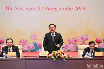 Chủ tịch Quốc hội Vương Đình Huệ phát biểu tại cuộc gặp mặt. (Ảnh: DUY LINH)