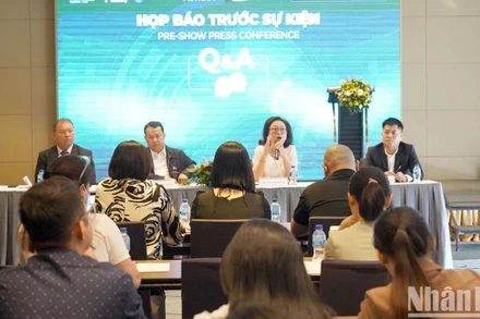 Quang cảnh buổi họp báo.