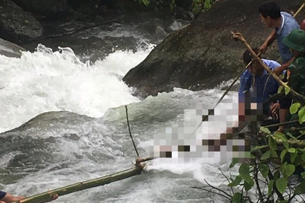 Thi thể nạn nhân được tìm thấy cách vị trí gặp nạn 700m xuôi về phía hạ lưu.