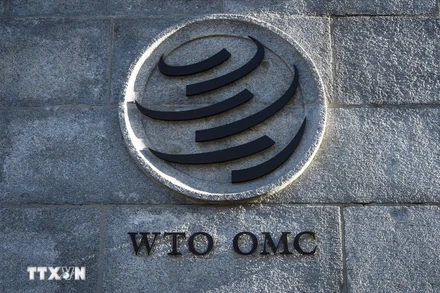 Biểu tượng của Tổ chức Thương mại thế giới (WTO) tại trụ sở ở Geneva, Thuỵ Sĩ. (Ảnh: AFP/TTXVN)