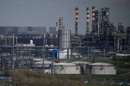 Nhà máy lọc dầu ở ngoại ô Moskva, Nga. (Ảnh: AFP/TTXVN)