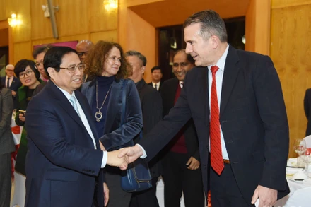 Thủ tướng Phạm Minh Chính gặp các Đại sứ, Trưởng đại diện các tổ chức quốc tế và các nhà đầu tư nước ngoài tại Việt Nam. 