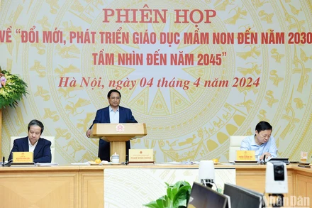 Thủ tướng Phạm Minh Chính, Chủ tịch Ủy ban quốc gia Đổi mới giáo dục và đào tạo chủ trì phiên họp. 