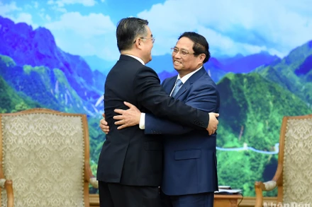 Thủ tướng Phạm Minh Chính đón Phó Ủy viên trưởng Ủy ban thường vụ Đại hội đại biểu Nhân dân toàn quốc Trung Quốc Trương Khánh Vĩ. 