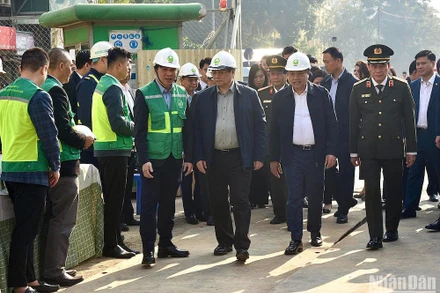 Thủ tướng Phạm Minh Chính thị sát công trường xây dựng Ga S12 thuộc Dự án xây dựng tuyến đường sắt đô thị Nhổn - Ga Hà Nội.