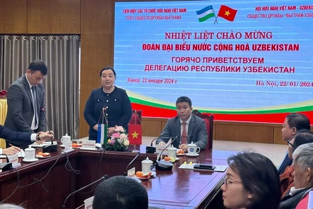 Phó Thủ tướng, Chủ tịch Ủy ban Gia đình và Phụ nữ Uzbekistan Zulaykho Makhkamova phát biểu.