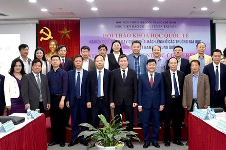 Các đại biểu tham dự Hội thảo.